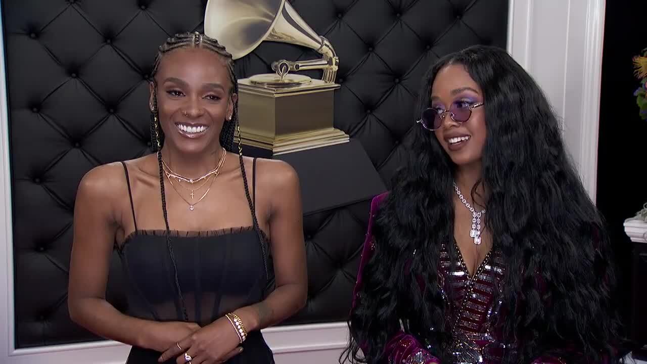 Watch: H.E.R. At 2021 GRAMMYs Backstage